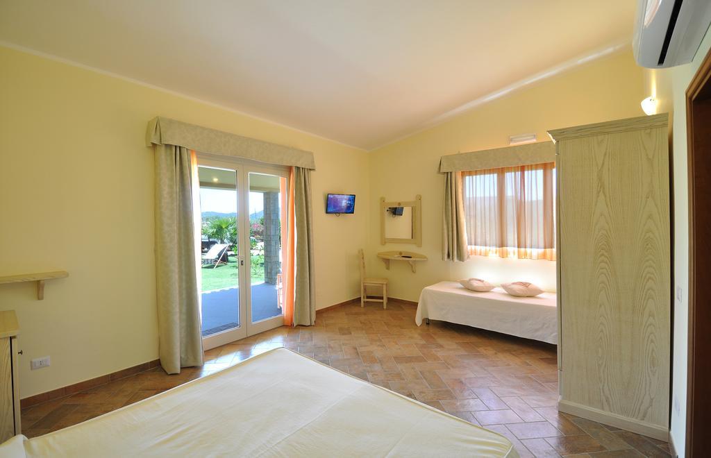 Affittacamere B&B La Villa Dei Graniti Villasimius Exteriör bild