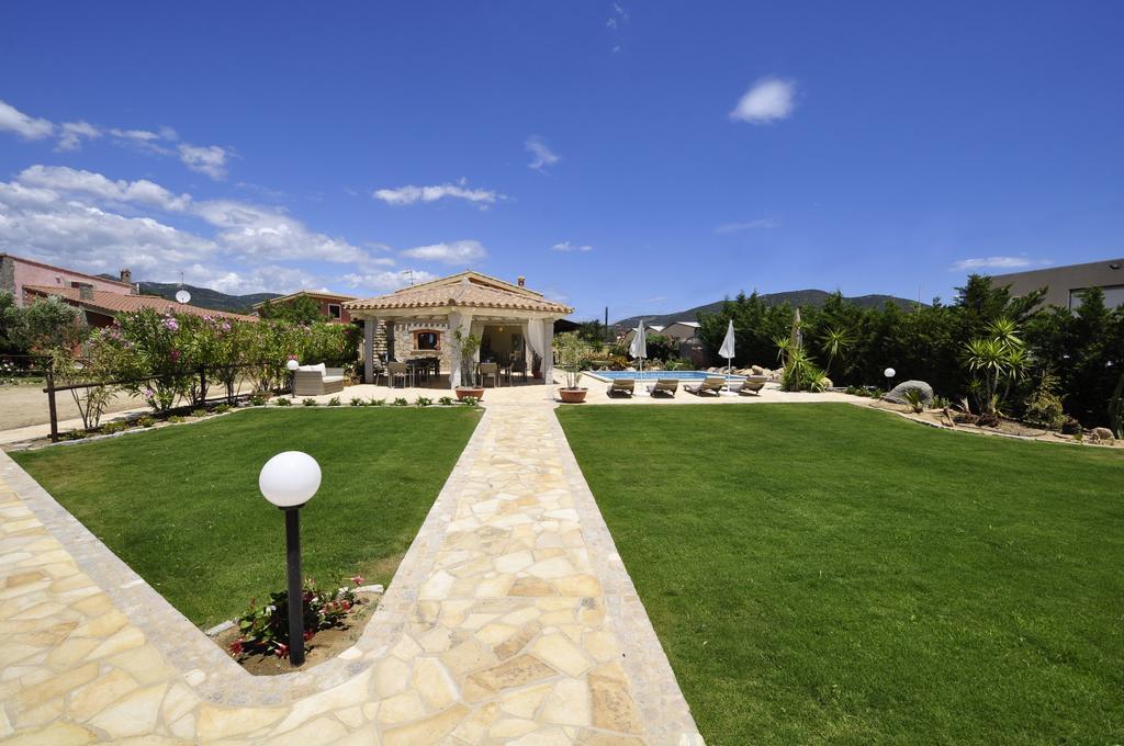 Affittacamere B&B La Villa Dei Graniti Villasimius Exteriör bild