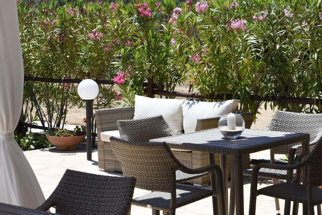 Affittacamere B&B La Villa Dei Graniti Villasimius Exteriör bild
